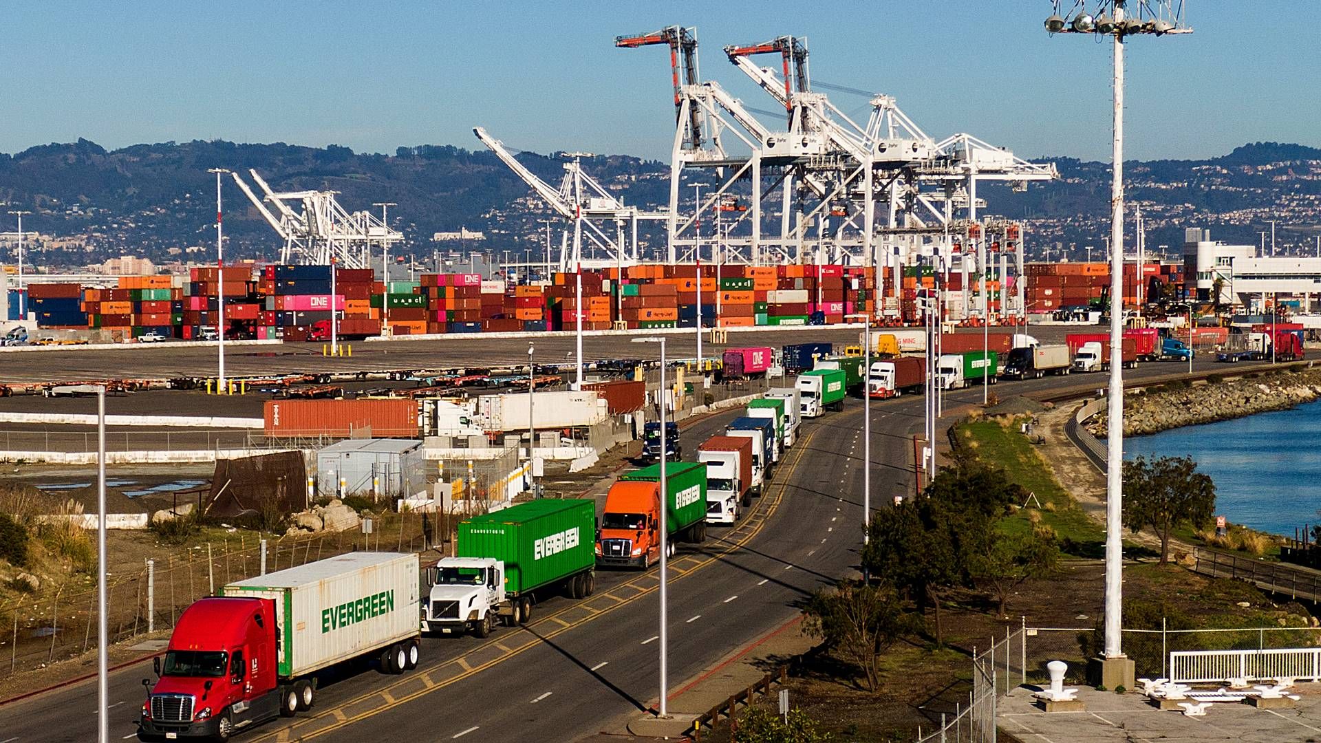 Begge selskabet gør sig inden for transport af containere mellem skibsterminaler og nærliggende lagerbygninger. | Foto: Noah Berger/AP/Ritzau Scanpix