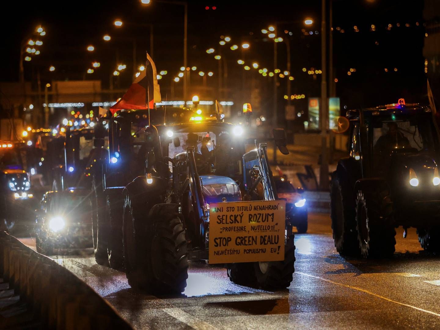 Landmænd kørte mandag mod Prag for at protestere. | Foto: Eva Korinkova/Reuters/Ritzau Scanpix