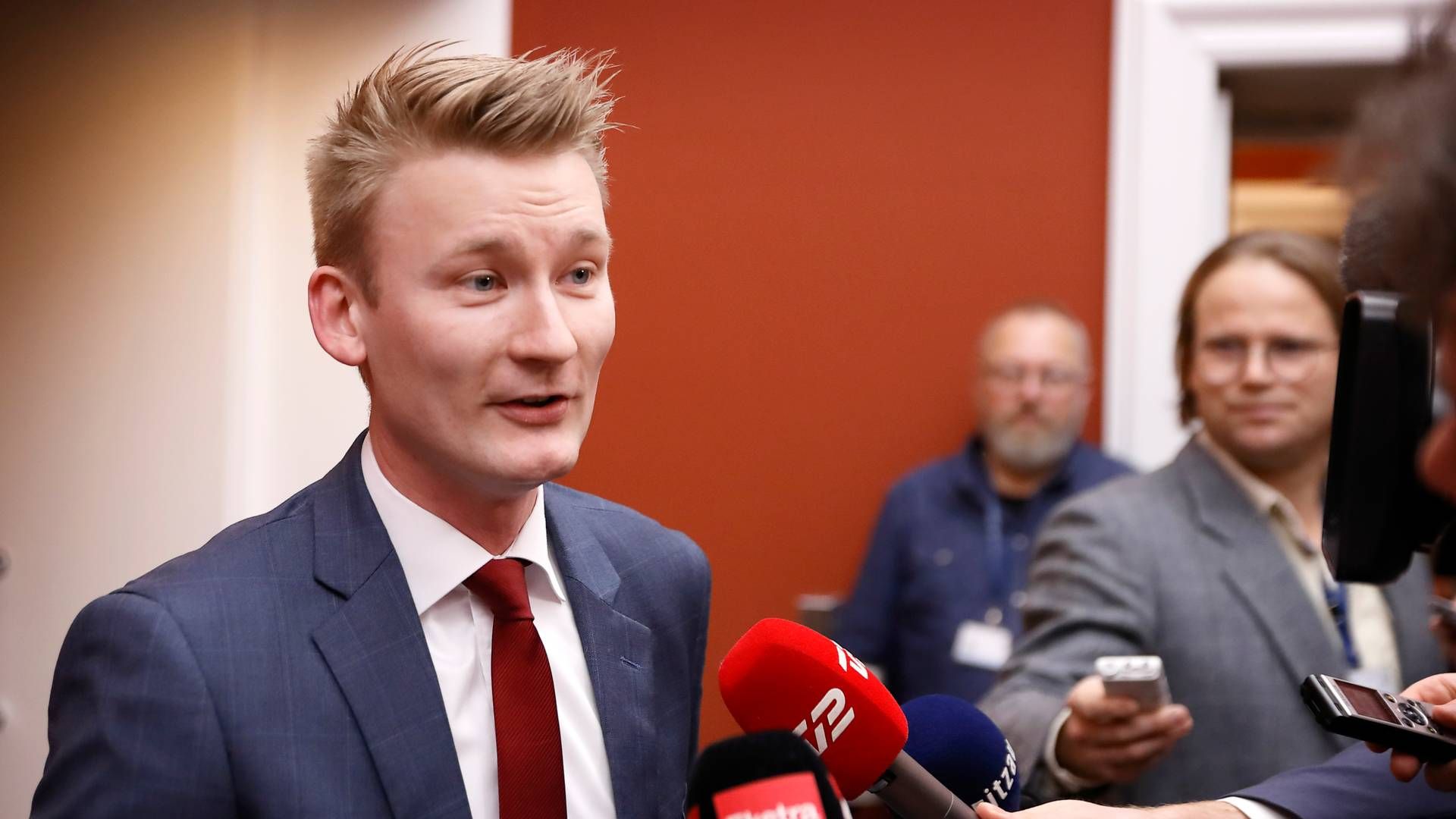 Dansk Folkeparti vil arbejde for at sikre DIS-ordningen, når partierne skal drøfte, hvilke støtteordninger til det danske erhverv, der skal afskaffes, siger Peter Kofod (DF).