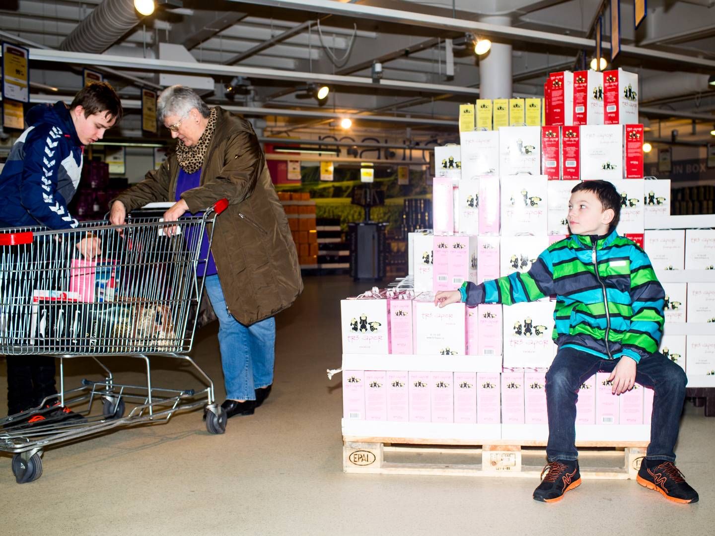 Mange nordmænd strømmer til Sverige for at købe billigere varer. (Arkivfoto). | Foto: Janus Engel