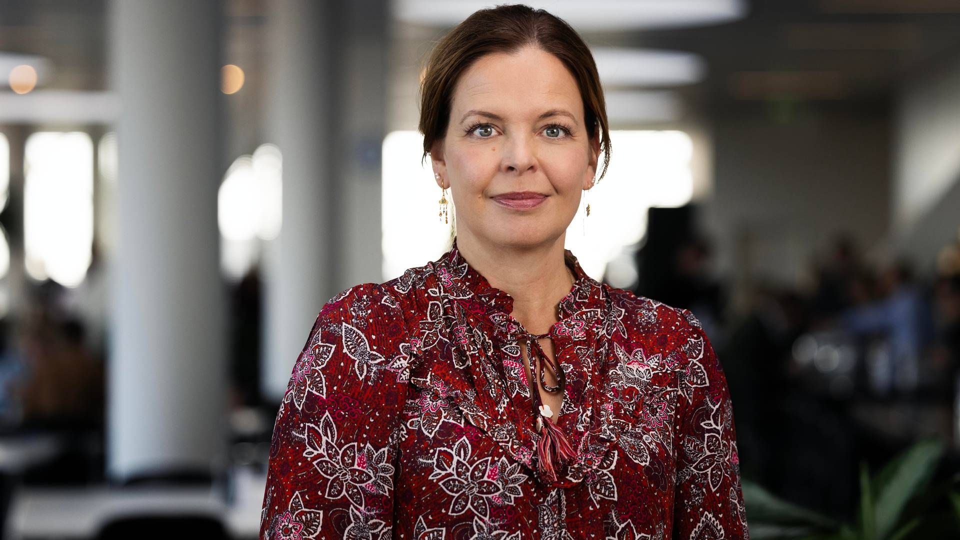 Camilla Ley Valentin er branchedirektør i DI Digital. Ifølge hende vil AI blive en ”gamechanger” for erhvervslivet i hele verden: ”De, der ikke kommer godt i gang med AI, vil blive udkonkurreret af dem, der gør. Det gælder ikke kun i Danmark men i hele verden. Derfor opfordrer vi til, at virksomhederne kommer i gang nu. Det arbejde vil vi gerne hjælpe virksomhederne med, med vores guides.” | Foto: Pr