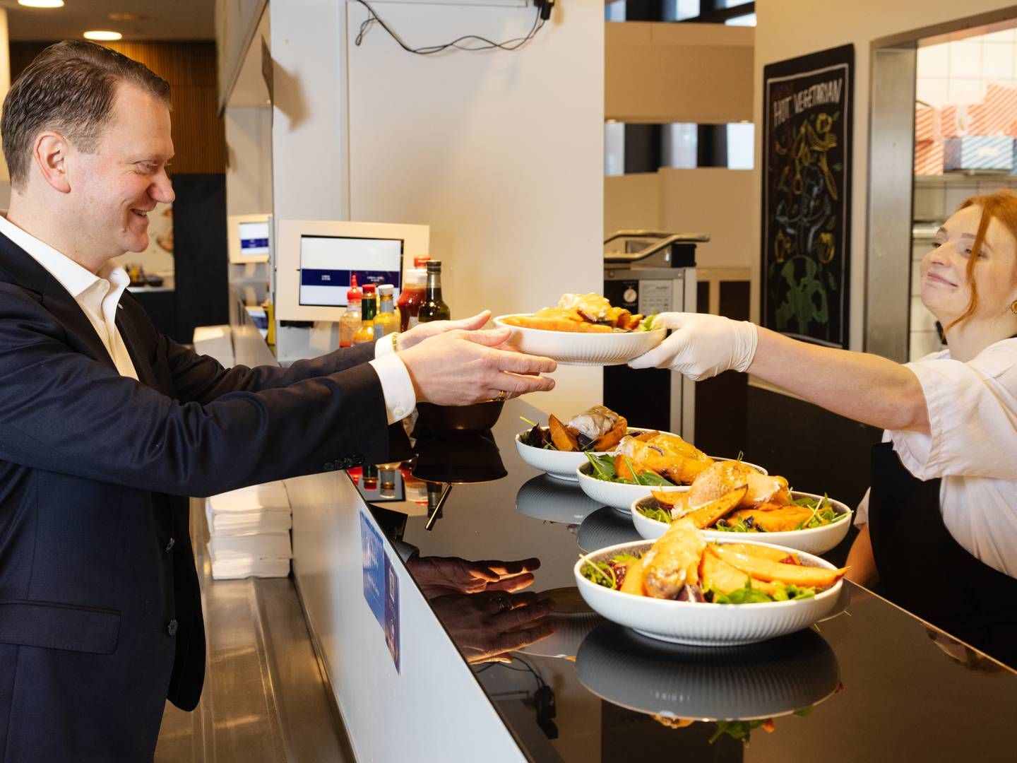 ISS-topchef Kasper Fangel fik ansvaret for servicekoncernen i efteråret og han åbner for simple opkøb i markeder med en solid platform i forvejen. ISS har en stor kantinedivision på tværs af en række markeder. | Foto: Gregers Tycho/Ritzau Scanpix