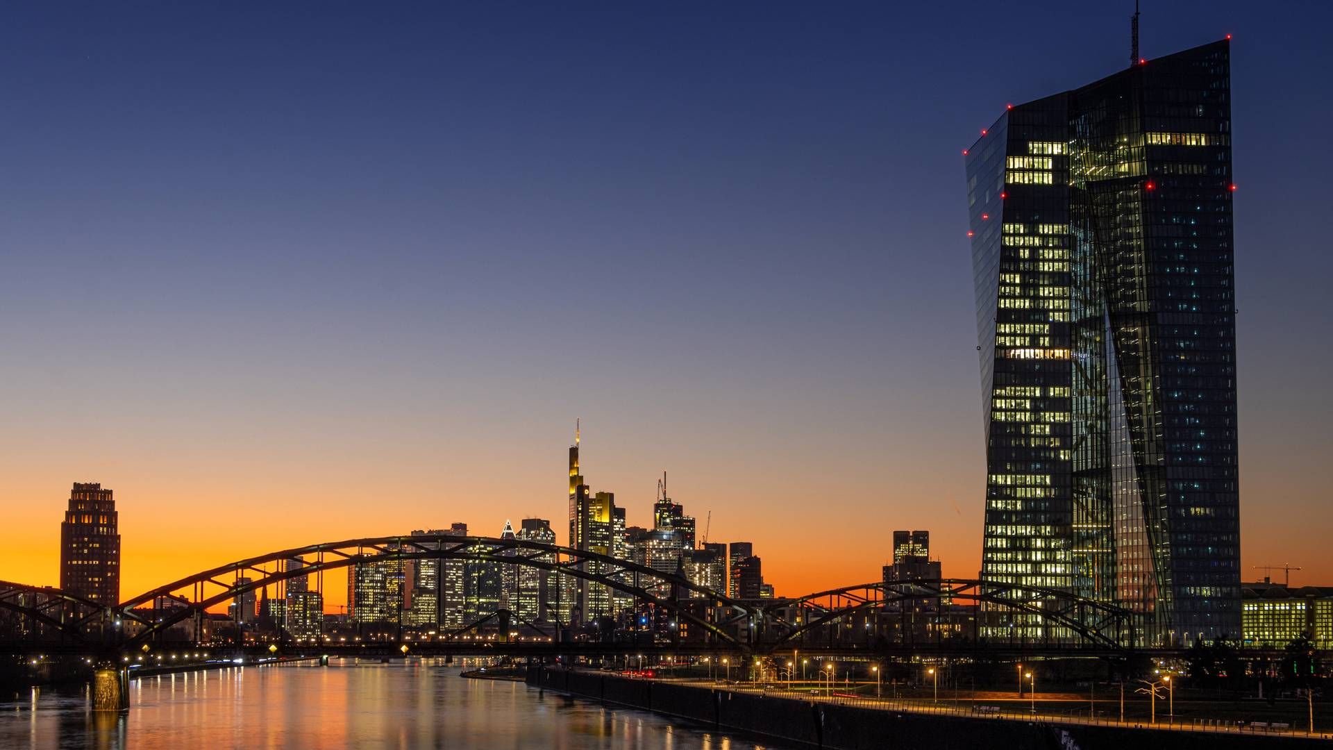 Die EZB am Main in Frankfurt | Foto: picture alliance / greatif | Florian Gaul
