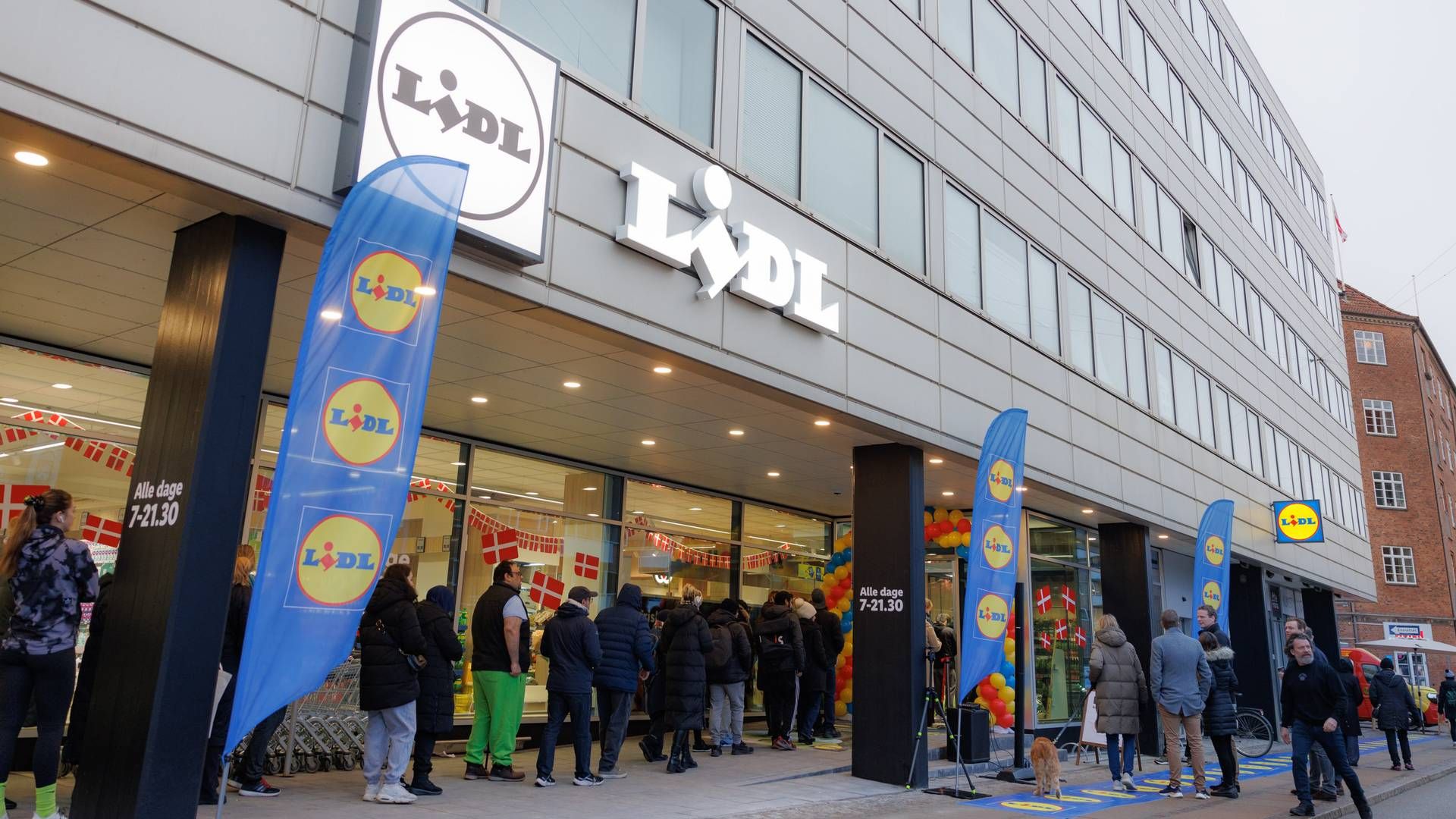 Der var kø på gaden, da Lidl torsdag åbnede en ny butik på Østerbrogade i København. Butikken var kædens nummer 150 i Danmark. | Foto: Lidl/pr