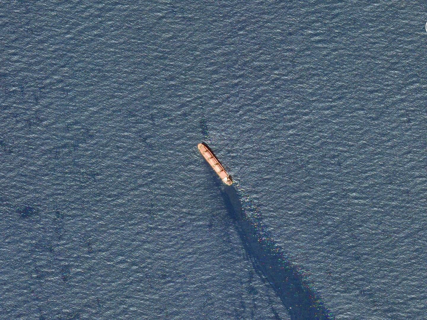 Et Centcom-luftfoto viser fragtskibet "Rubymar", der lækker olie i Det Røde Hav. | Foto: Planet Labs Pbc/Reuters/Ritzau Scanpix