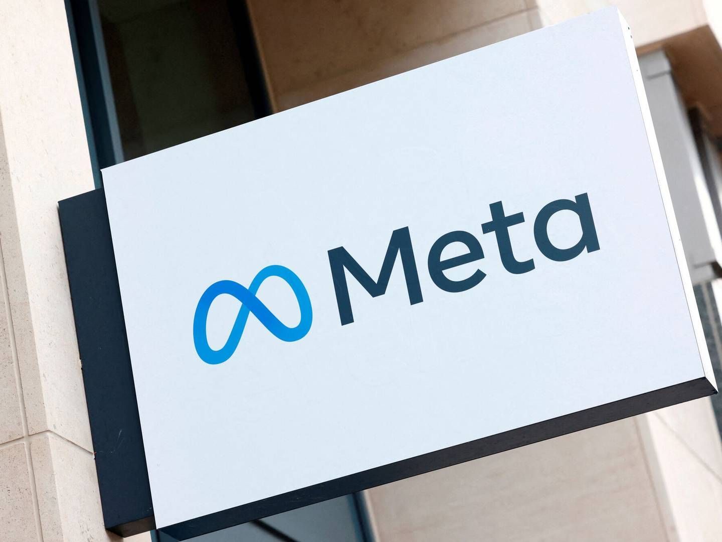 Meta er sammen med Microsoft, OpenAI og 17 andre techselskaber bl.a. gået sammen om at forebygge ”vildledende” indhold fra kunstig intelligens. | Foto: Yves Herman/Reuters/Ritzau Scanpix