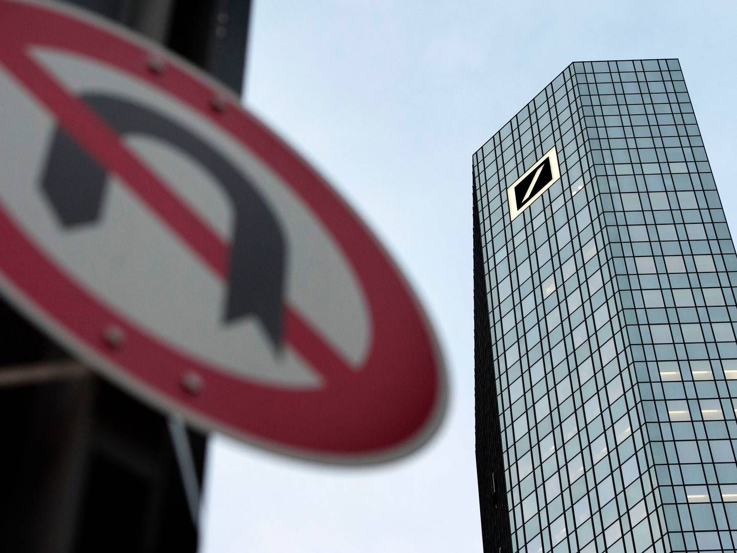 Einer der beiden Tower der Deutschen Bank in Frankfurt | Foto: picture alliance / SvenSimon | Malte Ossowski/SVEN SIMON
