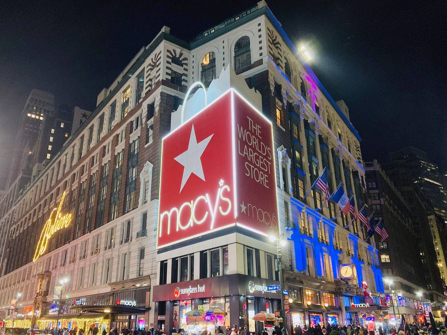 I det seneste regnskabsår genererede Macy’s cirka 1,2 milliarder dollars i overskud ud af en omsætning på 24,4 milliarder dollars.