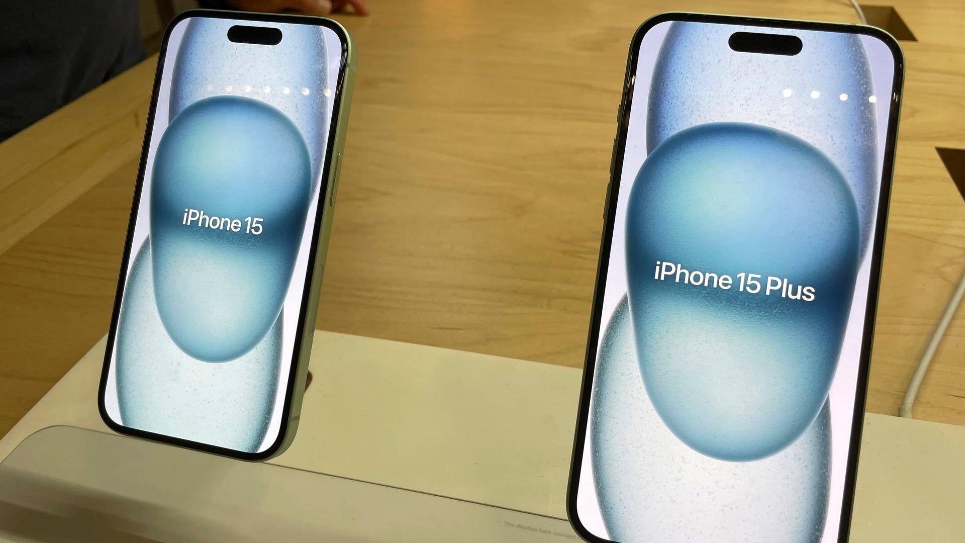 Apple har udvidet sin rabat til 180 dollar på den dyreste Iphone 15-model, der tidligere var nedsat med omtrent 120 dollar, på sider som Tmall og JD.com. | Foto: Strf/AP/Ritzau Scanpix