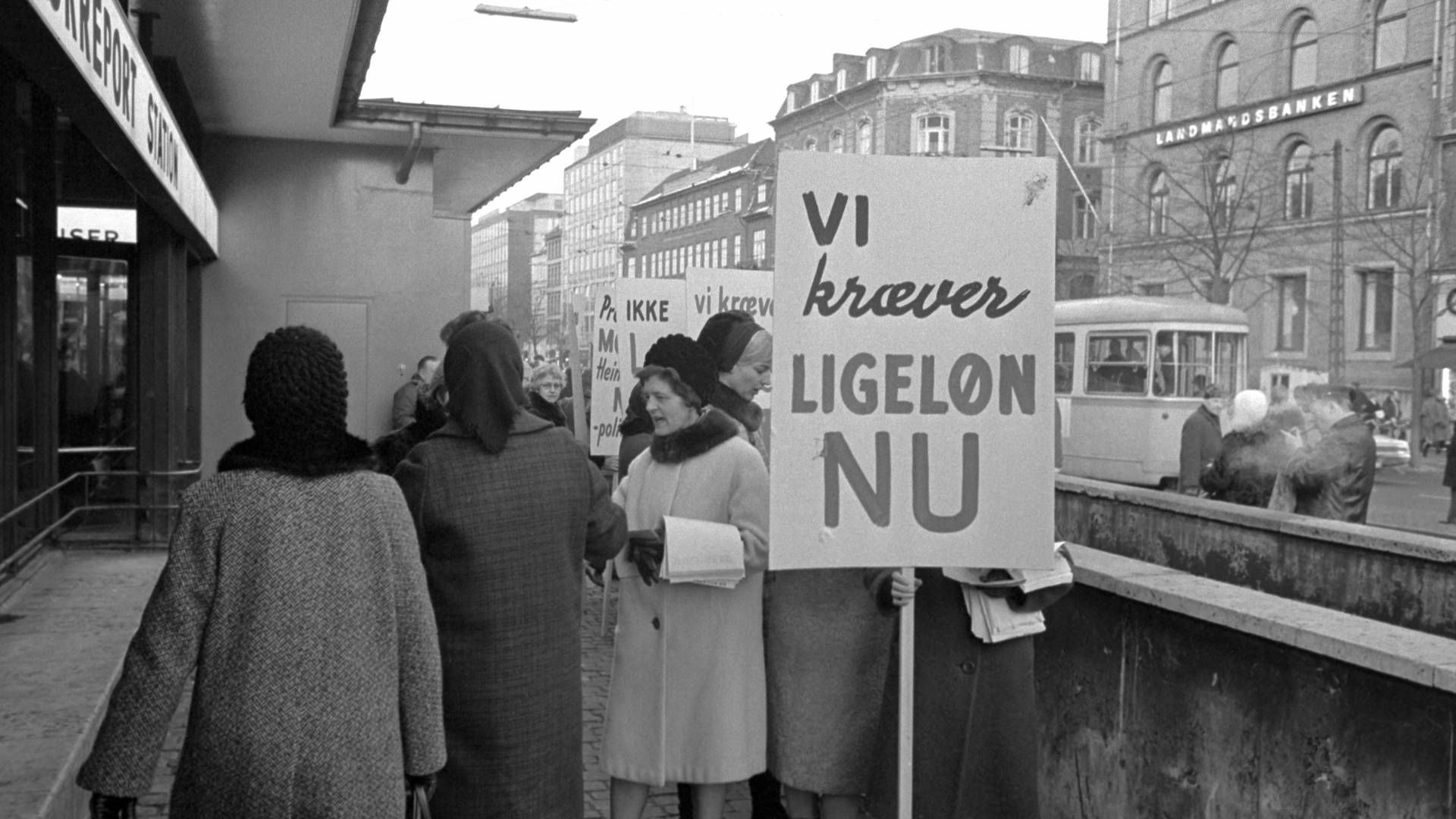 Kampen for ligeløn har stået på i mange, mange år. Billedet er fra en demonstration i 1969. Men emnet er stadig aktuelt. | Foto: Knud Jacobsen