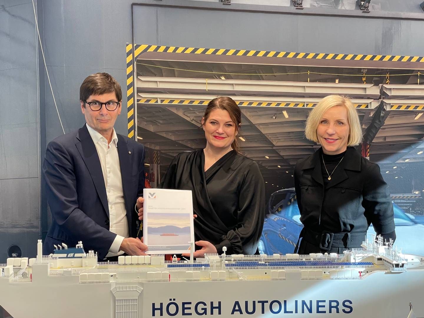 From left: Even Aas, chairman of the board of the Maritime Forum, Cecilie Myrseth, minister for fisheries and oceans, and Lise Duetoft, head of strategy and analysis at Höegh Autoliners. | Photo: Idha Toft Valeur