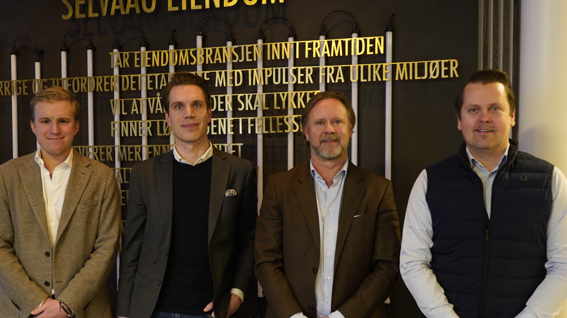 FERSKT SAMARBEID: Henrik Syversen i Union Næringsmegling, Lars Petter Hansrud i Røisland & Co, Frithjof Foss i Union Næringsmegling og Lars Simen Paulsgaard i Malling. Ikke til stede: Kenneth Olsen, Rådgiver utleie handel og beverting i Malling. | Foto: Selvaag Eiendom