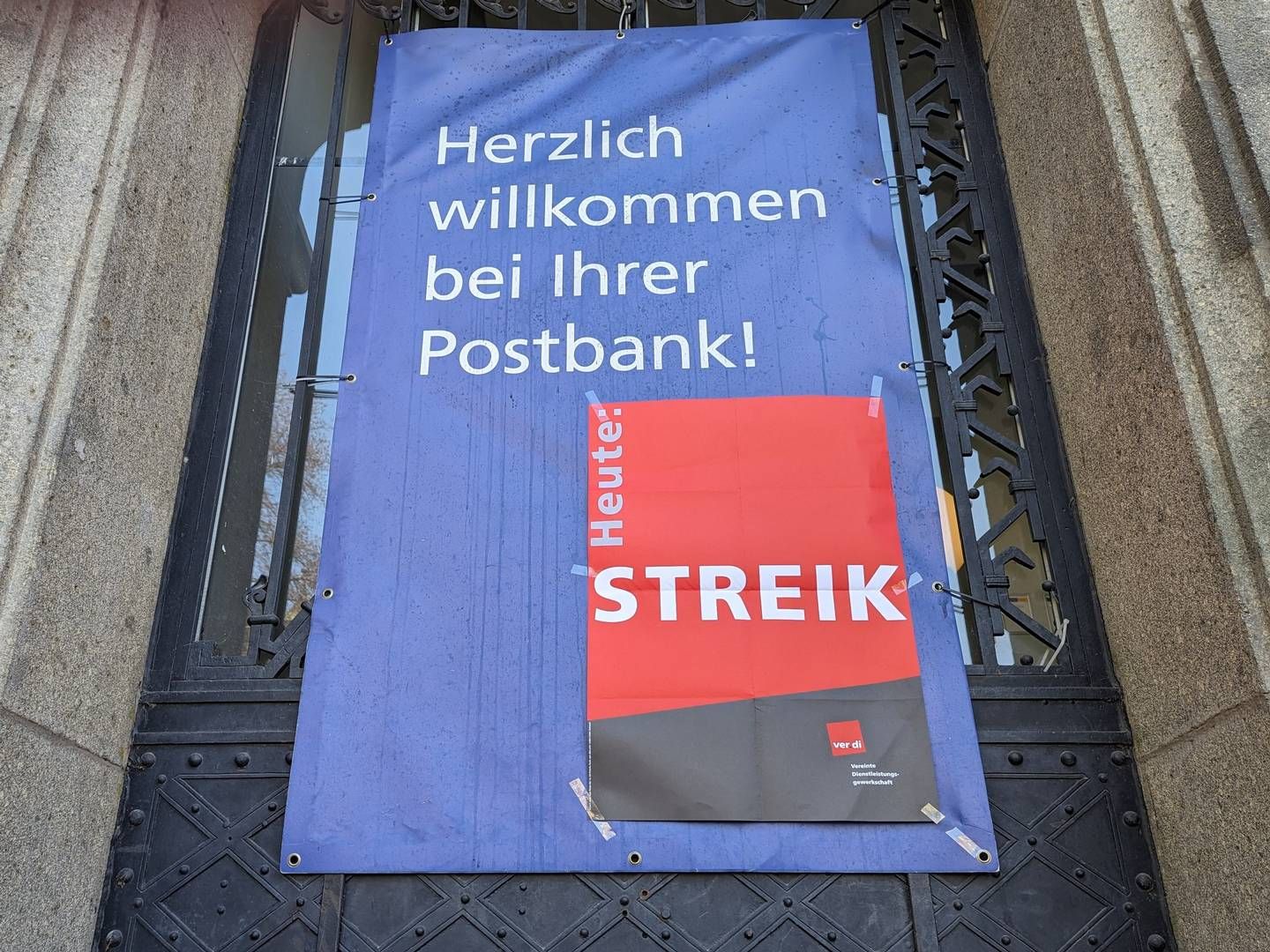 Verdi hat die Postbank-Beschäftigten zum zweitätigen Warnstreik aufgerufen. | Foto: picture alliance / dts-Agentur | -