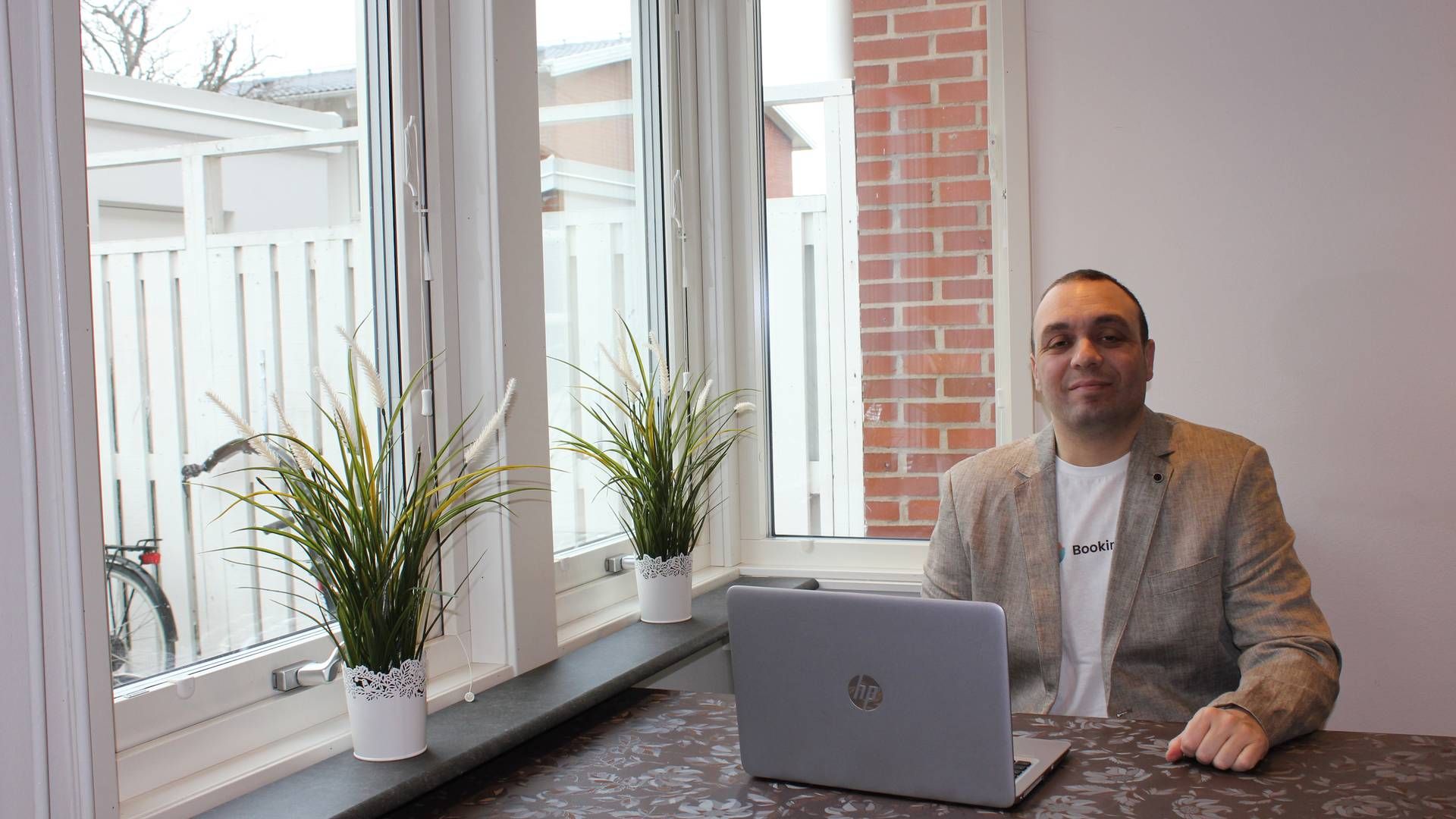 Rafik Bouanik bor i Malmø, men driver Bookinghero fra et kontor i Lyngby. | Foto: Privat