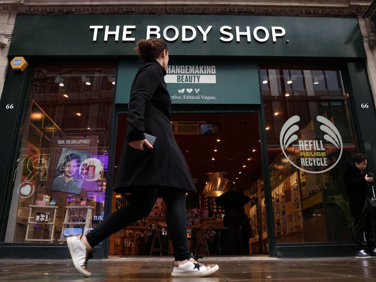 The Body Shop blev grundlagt i 1976 og har siden udvidet aktiviteterne til omkring 70 lande, men er nu i store problemer.