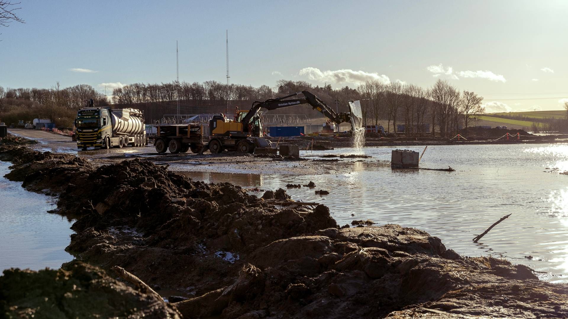 Forurenet overfladevand fra Nordic Waste-grunden skal opbevares på den kommunalt ejet industrigrund Virkevangen i Assentoft. | Foto: Benny Kjølhede
