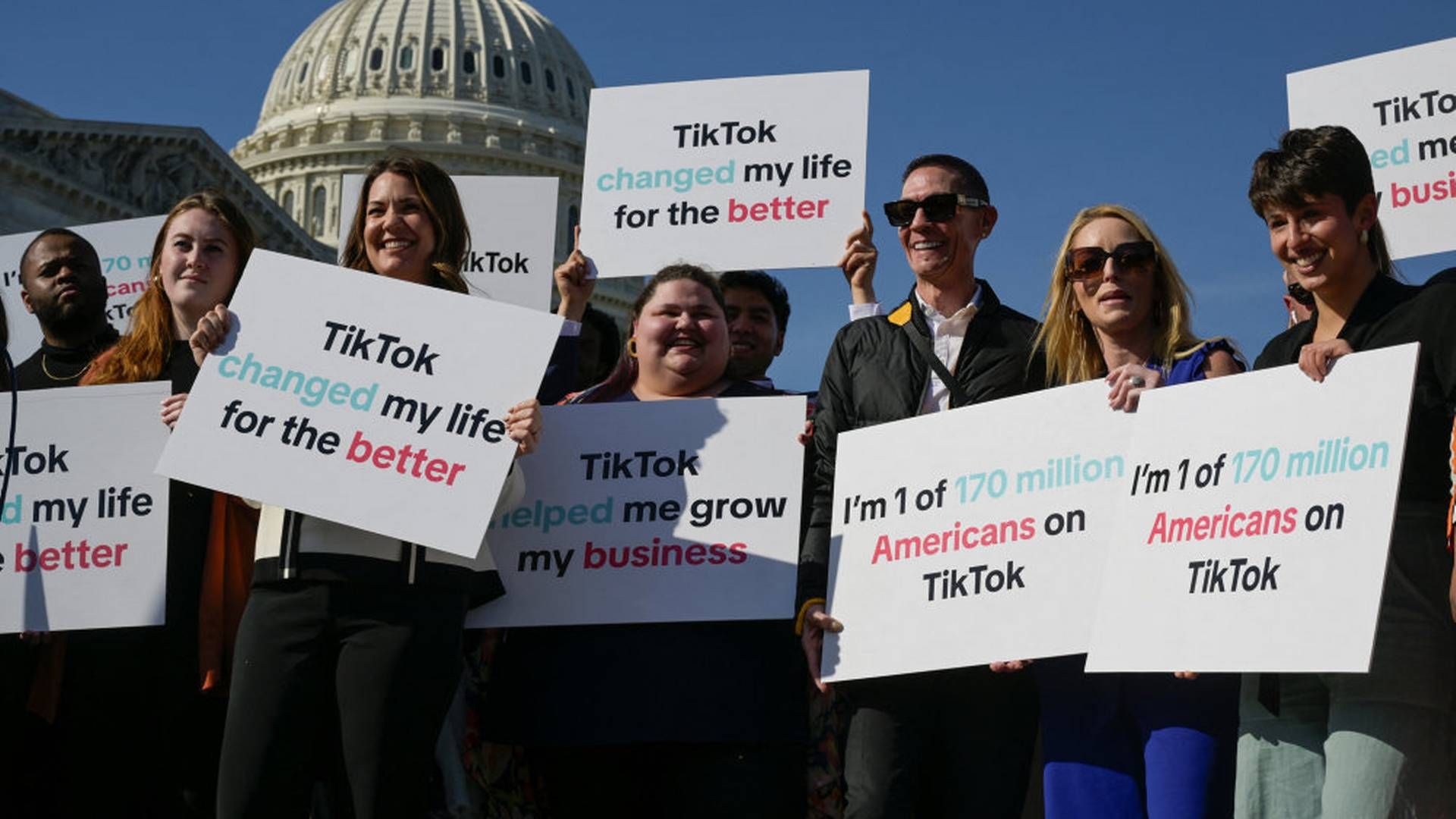 Tiktok-brugere demonstrerede tirsdag mod et forbud mod Tiktok foran Kongressen i Washington D.C. | Foto: Craig Hudson/Reuters