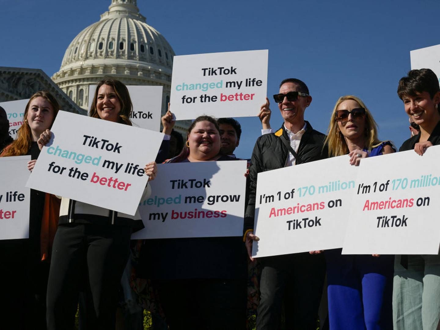 Tiktok-brugere demonstrerede tirsdag mod et forbud mod Tiktok foran Kongressen i Washington D.C. | Foto: Craig Hudson/Reuters