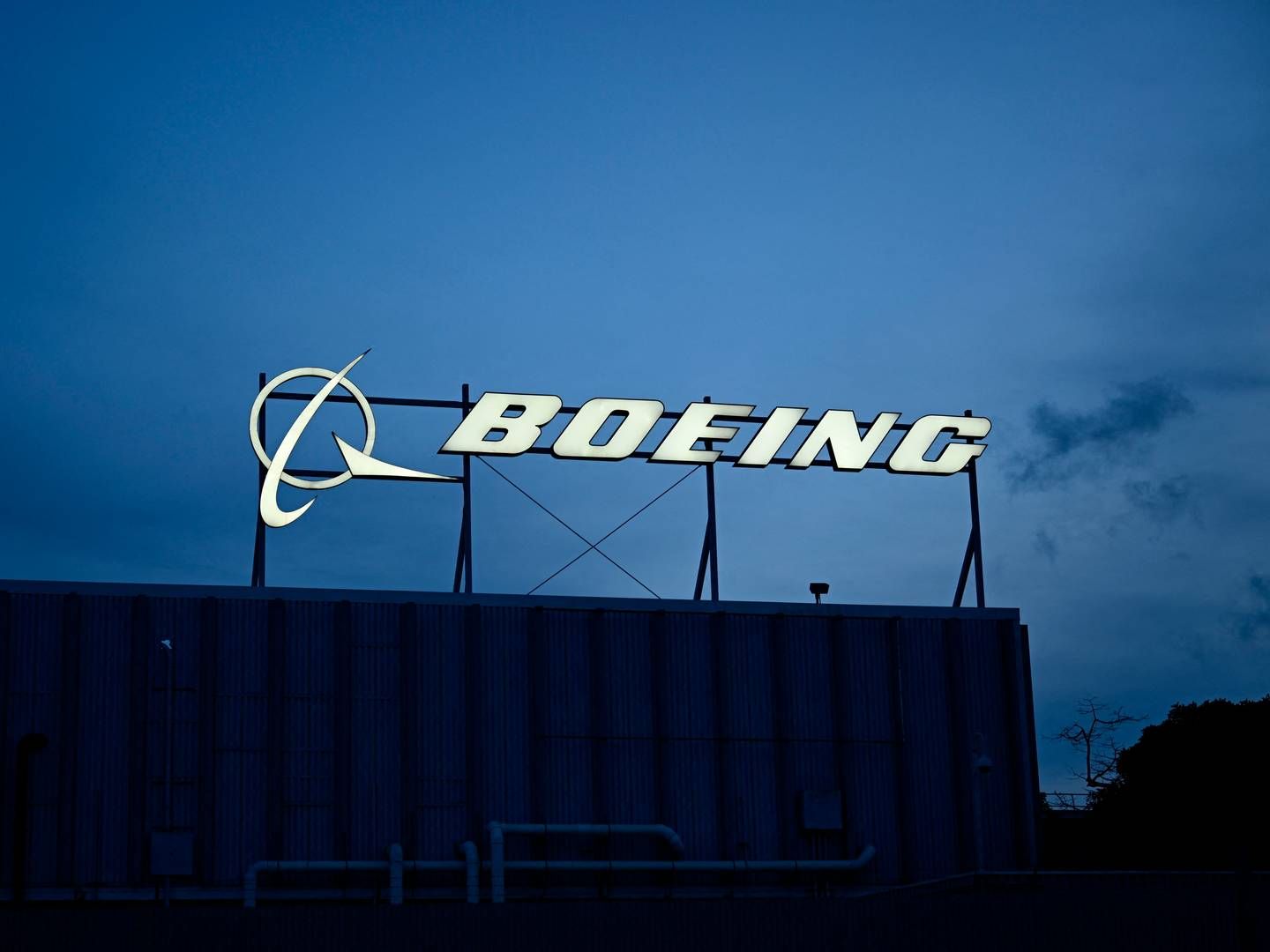 Boeing har været genstand for kritik i 2024, efter at et Boeing 737 MAX-9 fly i starten af året mistede et sidepanel under en flyvning mellem Portland i Oregon og byen Ontario, som ligger i Californien. | Foto: Patrick T. Fallon/AFP/Ritzau Scanpix