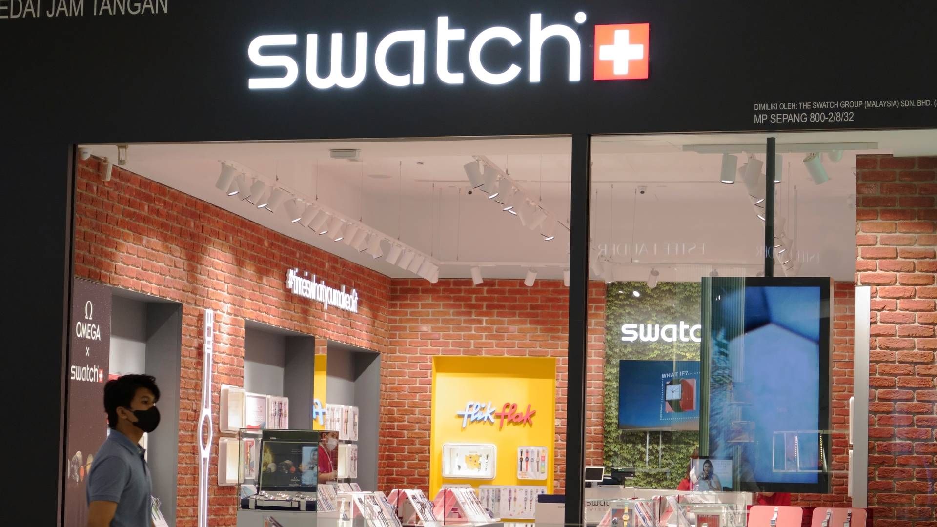 ÅPNER: Til sommeren åpner Swatch egen butikk i Norge. | Foto: AP Photo/Vincent Thian/NTB