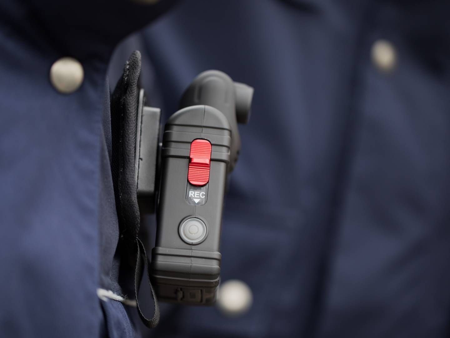 Danskerne er villige til at give mandat til anvendelse af kropskameraer hos politi, fængselspersonale og beredskabspersonale i brand, ambulancer mv. | Foto: Rolf Vennenbernd/AP/Ritzau Scanpix/Arkivfoto