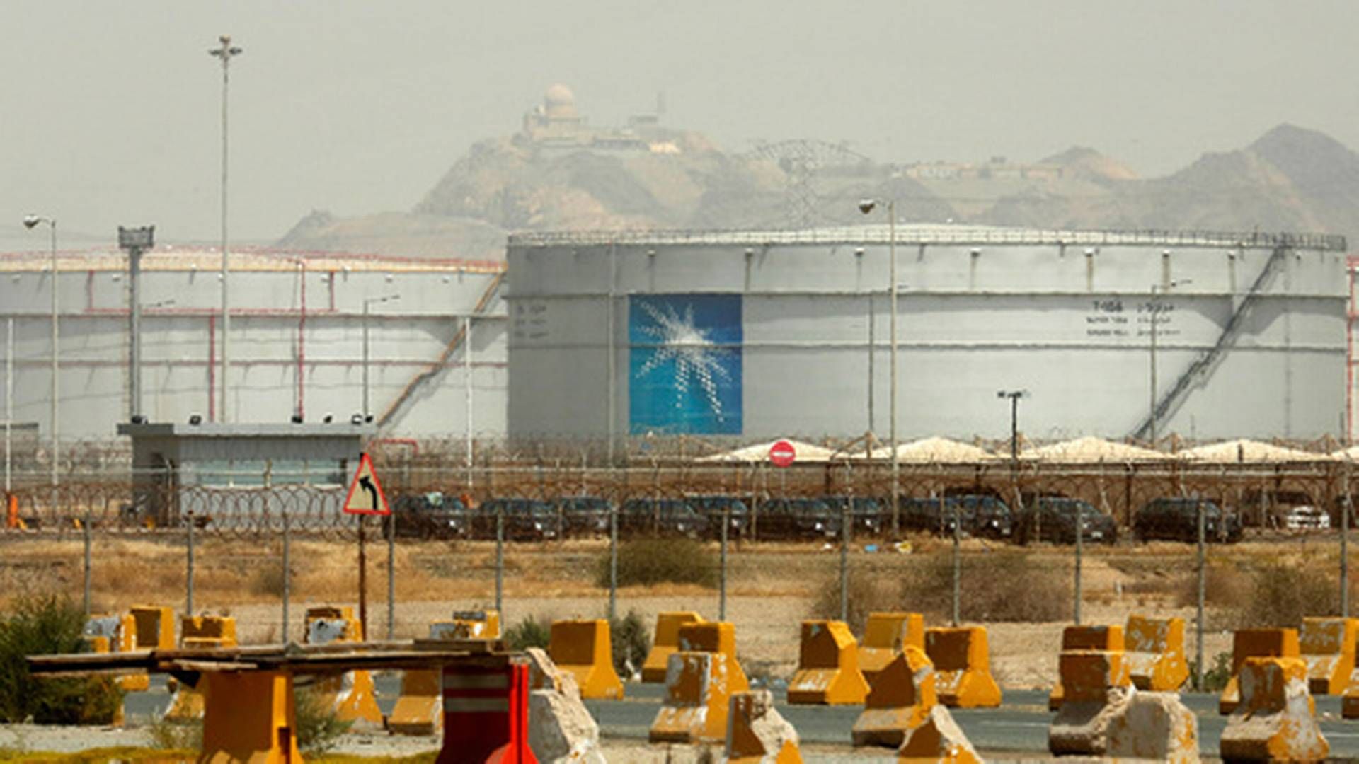 SKEPTISK: Aramco er blant verdens største selskaper. Dets toppsjef mener at utfasing av olje og gass bør skje først når dette er økonomisk konkurransedyktig. Foto: | Foto: Amr Nabil / AP / NTB