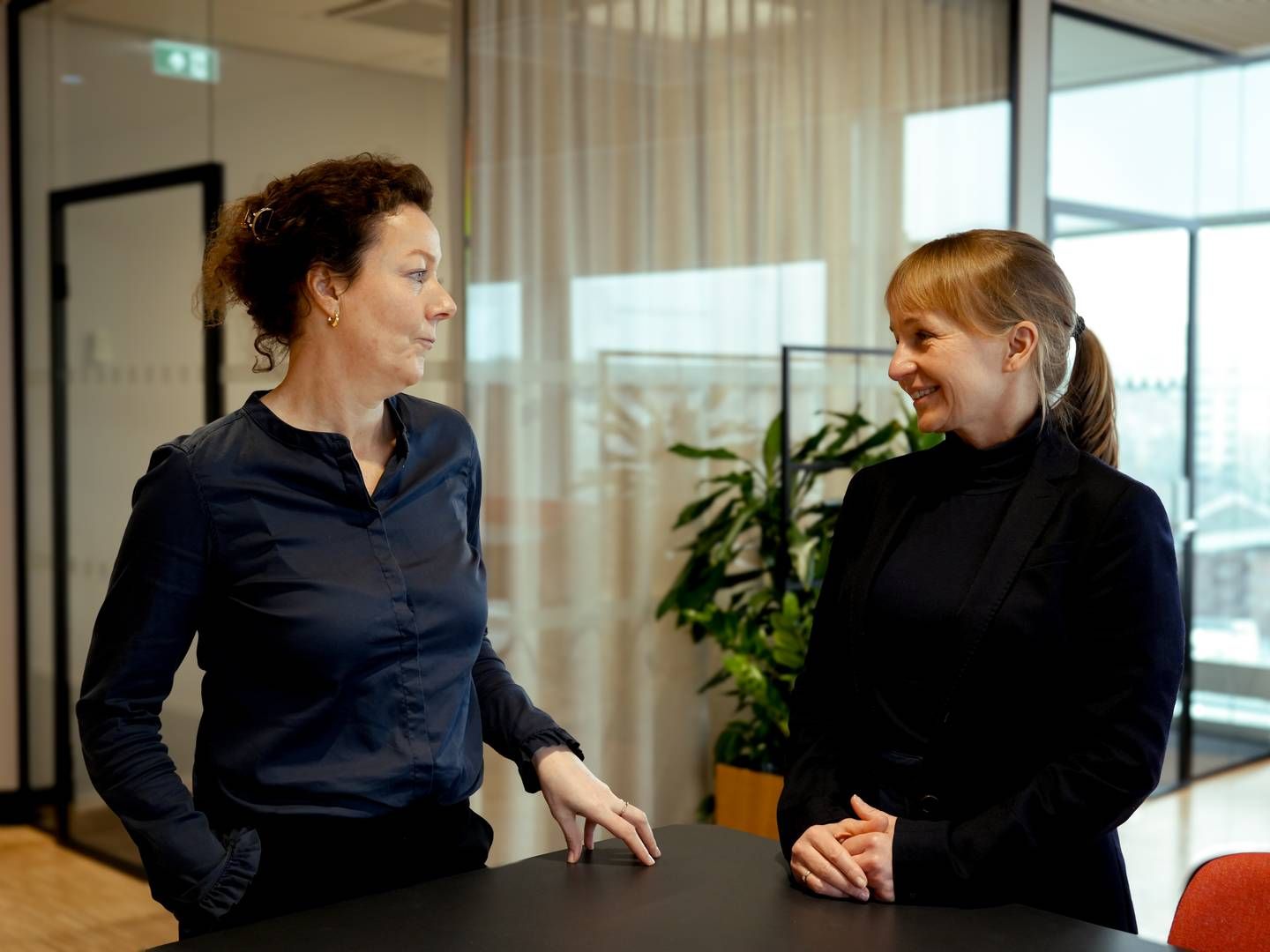 SATSER PÅ DATASENTER: Administrerende direktør Elise Lindeberg (til venstre) og Jannicke Hilland, styreleder i Skygard og konserndirektør for infrastruktur i Telenor. | Foto: Armin Jadidi/Hafslund