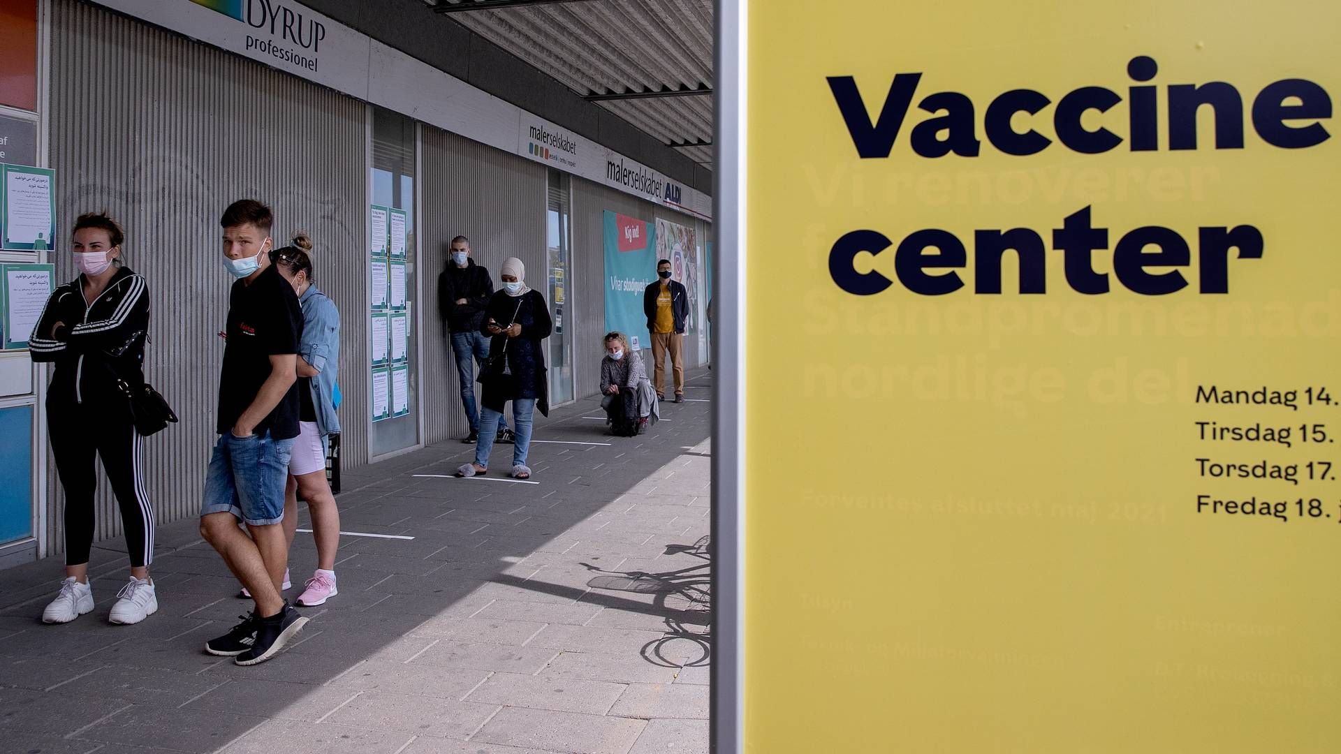 Danskere stod i kø til at blive vaccineret med vacciner mod covid-19 under pandemien. | Foto: Finn Frandsen