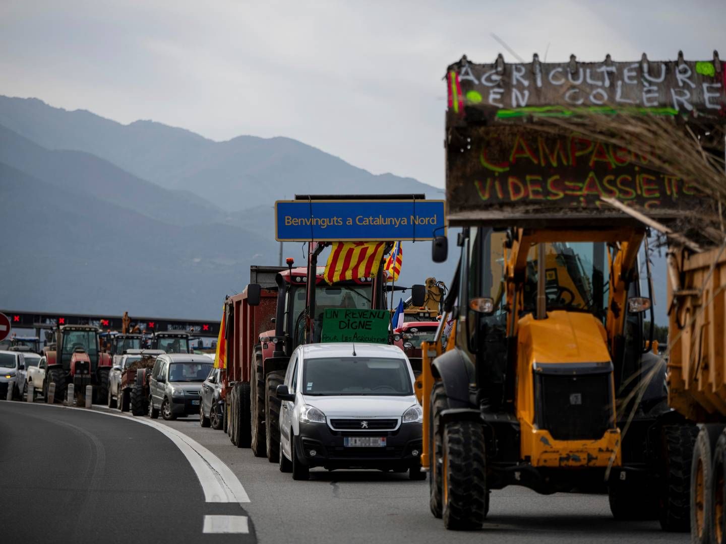 Vrede landmænd på en motorvej Frankrig, hvor de 1. februar i år blokerede grænsen til Spanien. | Foto: Lorena Sopêna/AP/Ritzau Scanpix