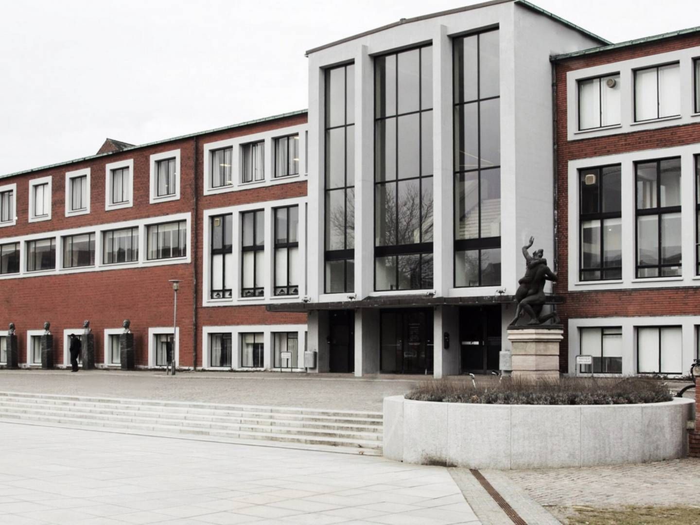 Book1 Design Hostel åbnede i maj 2021 og ligger ved Mølleparken i Aarhus C. Bygningen har tidligere huset Aarhus Hovedbibliotek, hvor navnet på det nu lukkede hostel stammer fra.