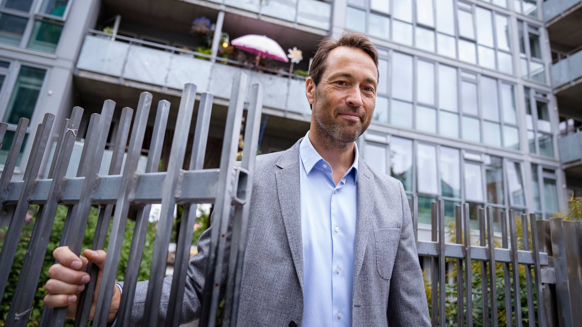 OVER OG UT: Johan Bruun startet som toppsjef i Usbl sommeren 2015. Nå vil han forlate jobben som administrerende direktør, men holder i tømmene til en erstatter er på plass. | Foto: Erik Hannemann/Usbl