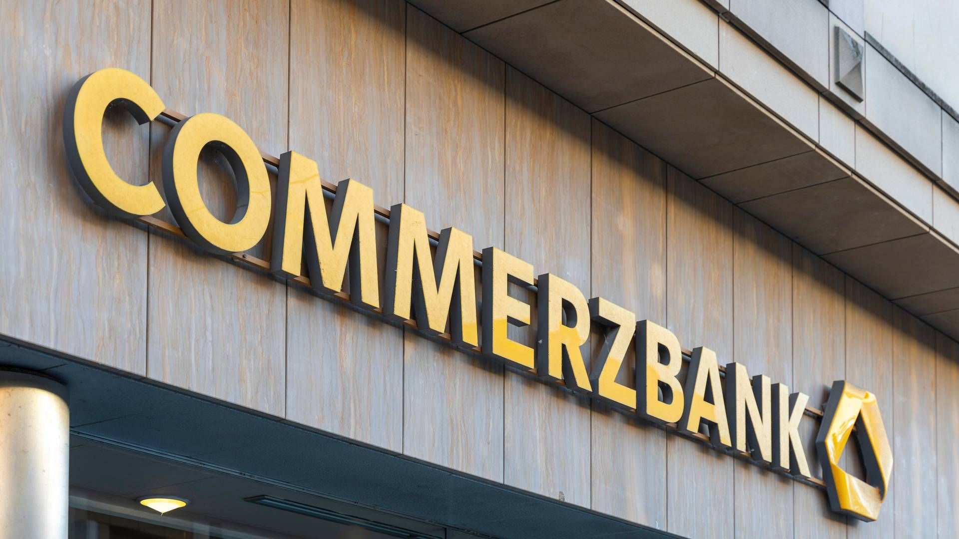 Schriftzug der Commerzbank | Foto: picture alliance / CHROMORANGE | Michael Bihlmayer