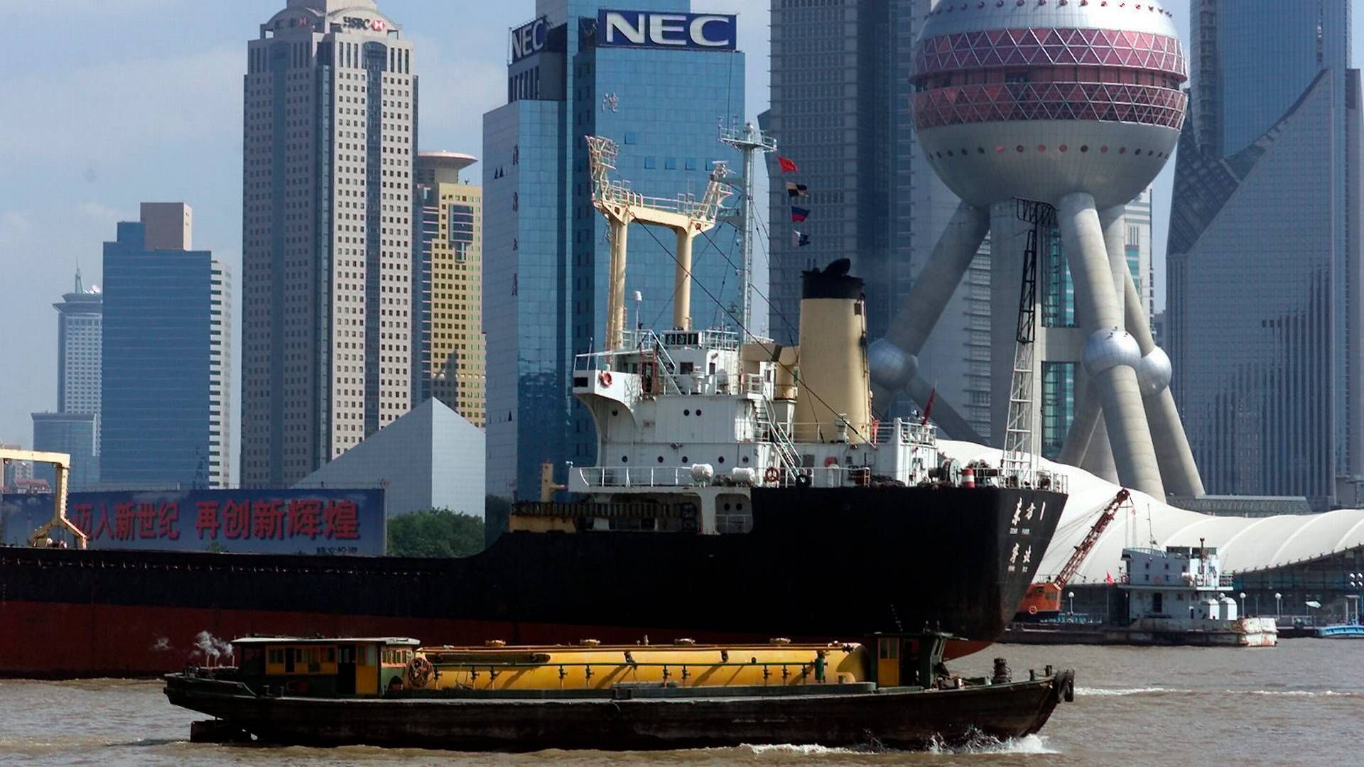 Kina er også gået frem med tre pct, når man måler på forbindelsesgraden. På billedet ses Shanghai havn, der er verdens travleste både målt i volumen og vægt. | Foto: Finn Frandsen/Politiken/Ritzau Scanpix