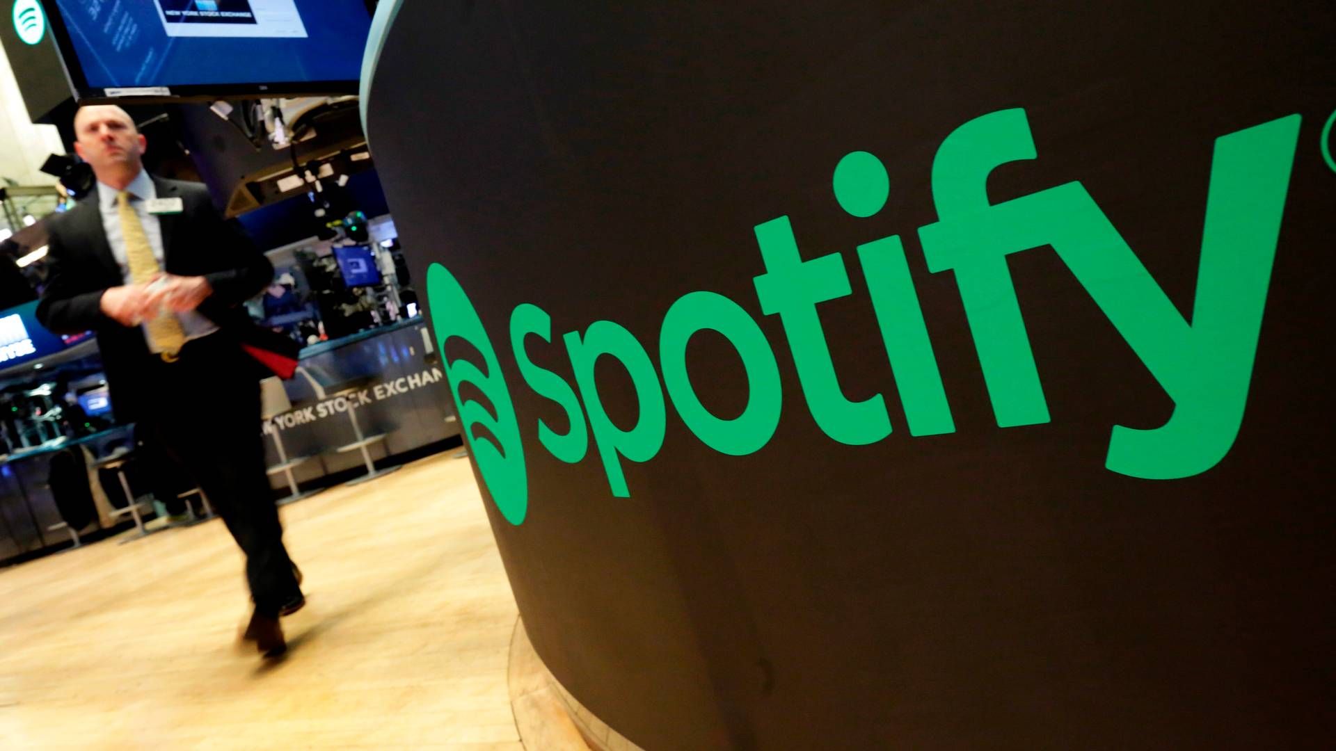 Spotify har tabt penge hvert år siden sin lancering, da en stor del af selskabets indtægter betales videre som royalties til kunstnere og musikselskaber. | Foto: Richard Drew/AP/Ritzau Scanpix