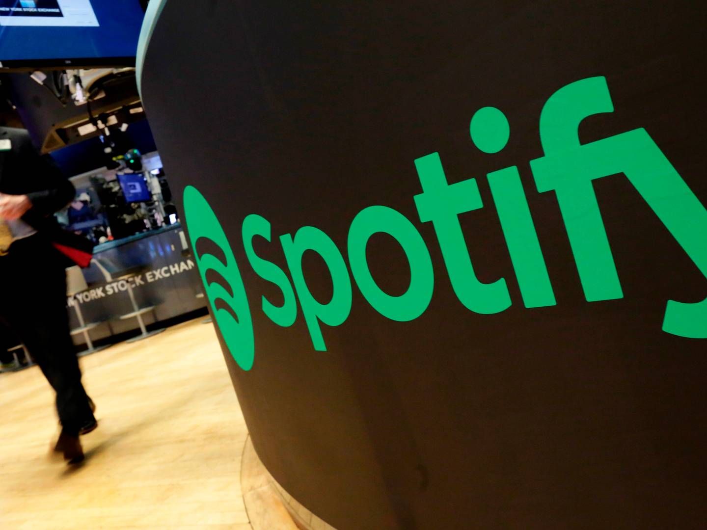 Spotify har tabt penge hvert år siden sin lancering, da en stor del af selskabets indtægter betales videre som royalties til kunstnere og musikselskaber. | Foto: Richard Drew/AP/Ritzau Scanpix