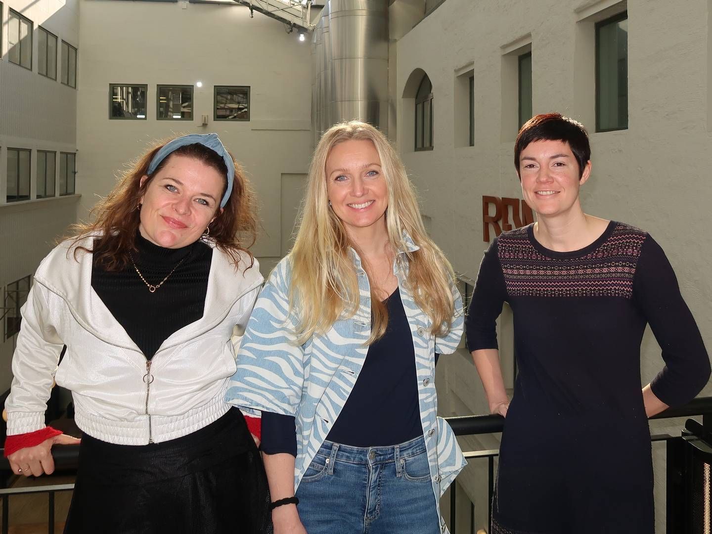 Elbits-trioen (f.v) Åste Einn, Signe Marie Oland og Kate Bragg møtte EnergiWatch i Watch Medias lokaler i Glasmagasinet i Oslo. | Foto: Johannes Enli Kalleberg/EnergiWatch