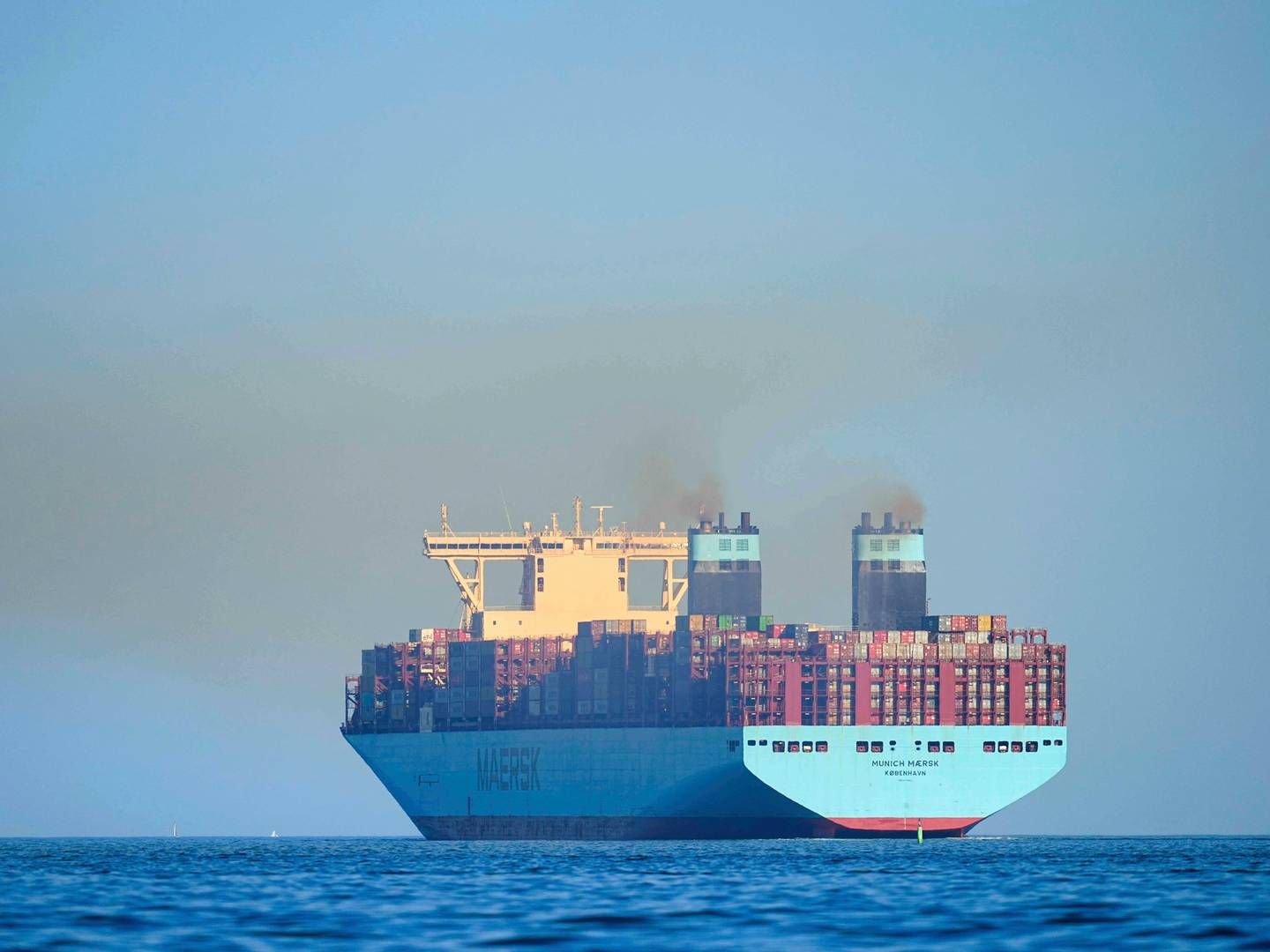 Efter et par år med historisk høj indtjening er efterspørgsel og fragtpriser raslet ned, og det rammer Mærsk og andre containerrederiers indtjening.