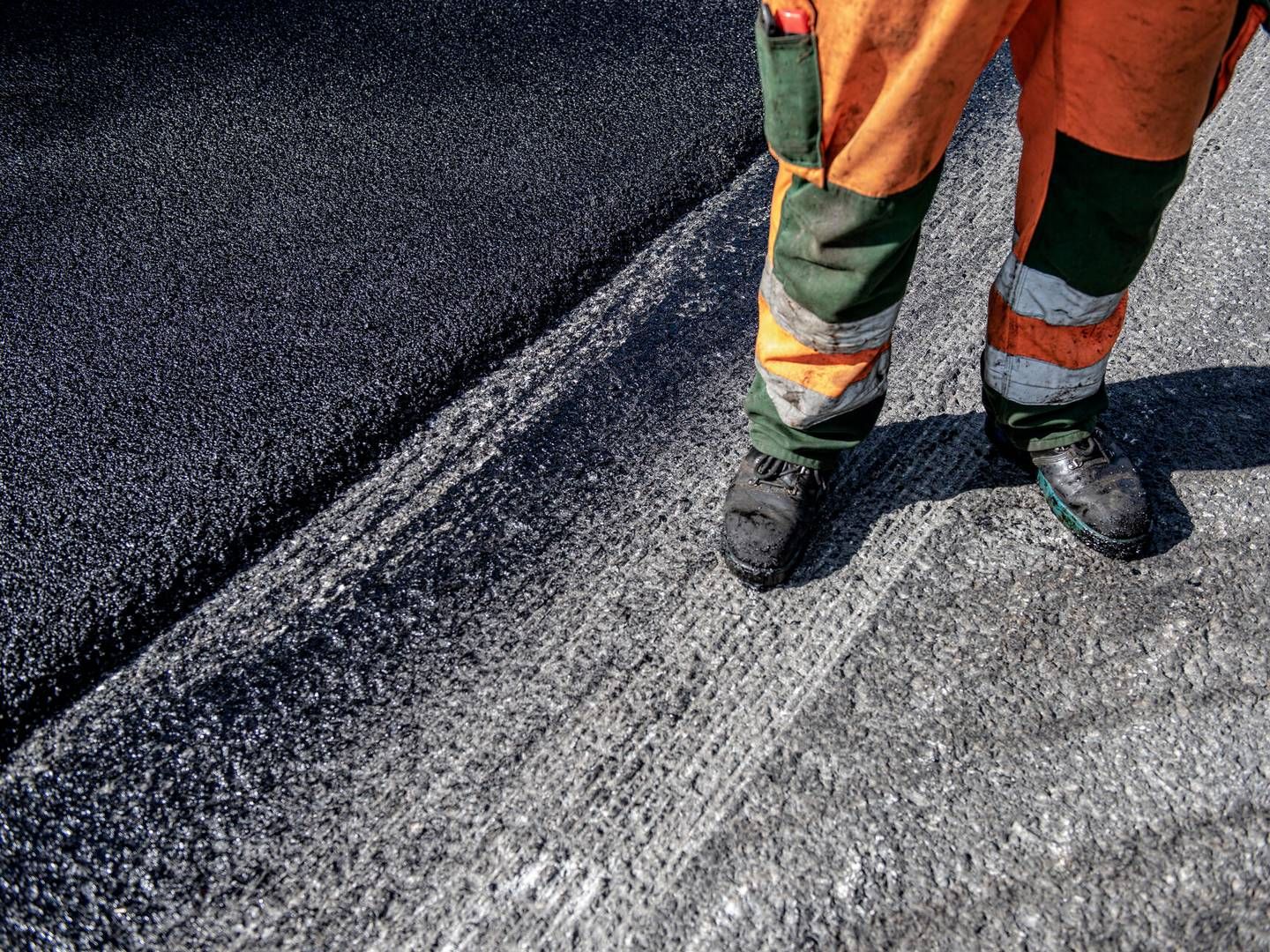 Arkil lægger blandt andet asfalt. | Foto: Casper Dalhoff/Ritzau Scanpix