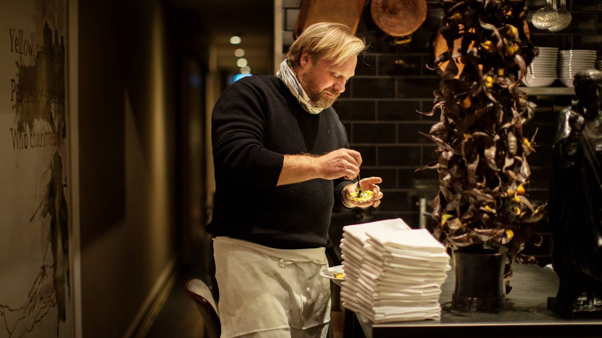 Det er kokken Claus "Røde" Christensen, der sammen med Sovino Brands står bag den nye, billige restaurant Le Petit Rouge. | Foto: Emma Sejersen/Politiken.