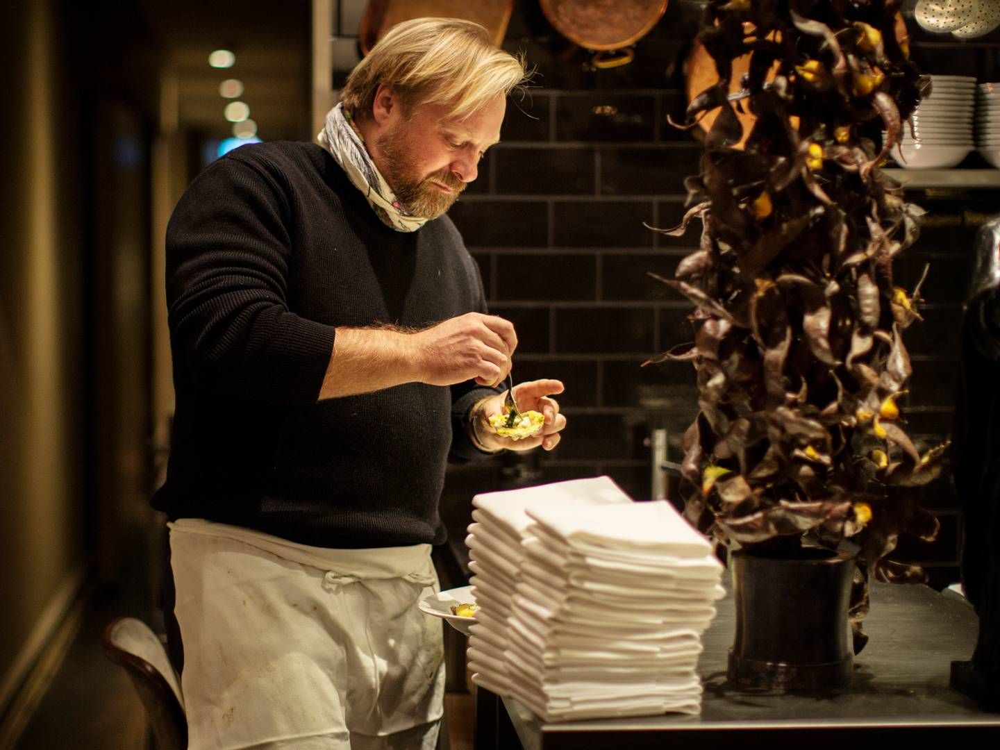 Det er kokken Claus "Røde" Christensen, der sammen med Sovino Brands står bag den nye, billige restaurant Le Petit Rouge. | Foto: Emma Sejersen/Politiken.