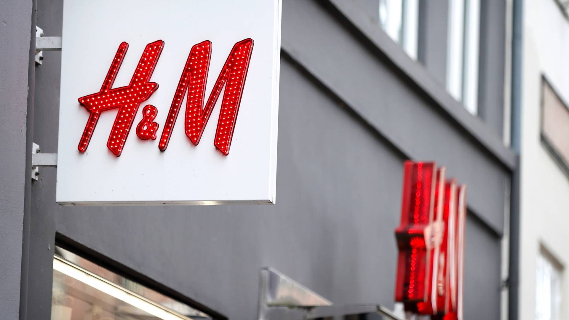 H&M er blandt de virksomheder, der iølge organisationerne NewClimate Institute og Carbon Market Watch ikke lever om til egne klimaløfter. | Foto: Jens Dresling