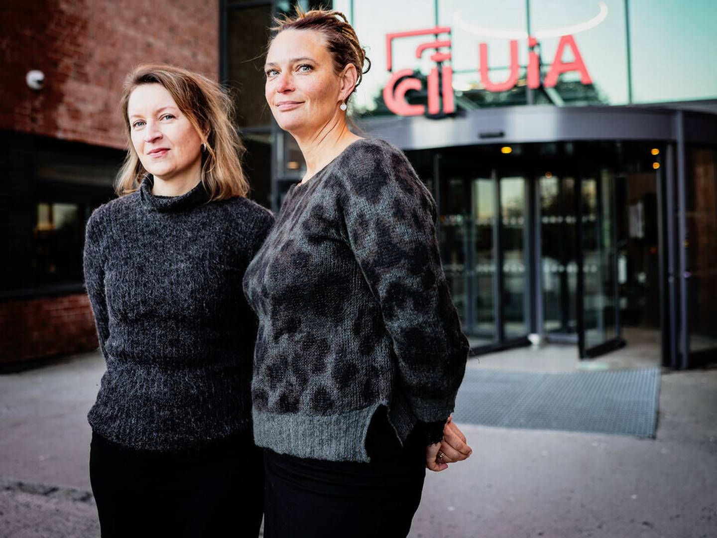 PILOT: Samfunnsforskerne Laura Tolnov Clausen og Mikaela Vasstrøm ved UiA vil ha et «nasjonalt kompetanseråd for vindkraft». | Foto: Damares Stenbakk / UiA