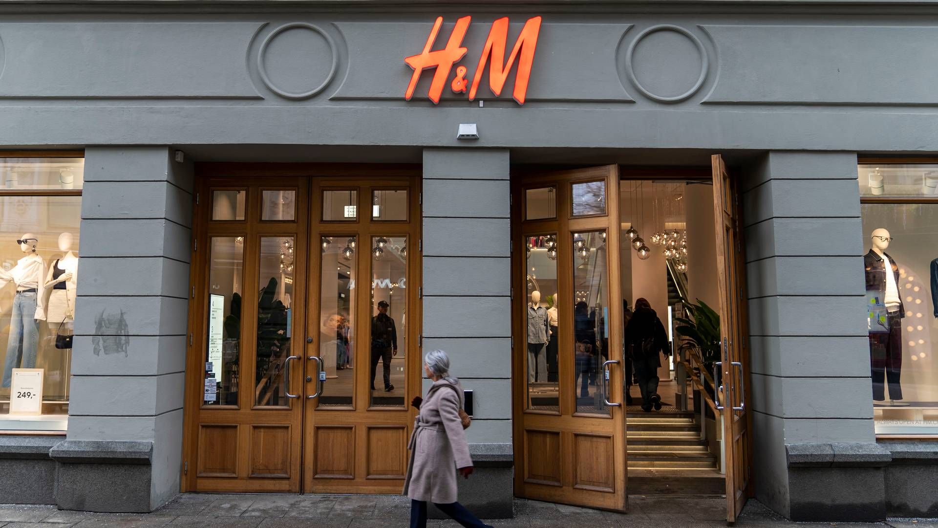 GRANSKING: Kleskjedene H&M og Zara anklages av en miljøorganisasjon for å bruke «uetisk» bomull i noen av klærne sine. | Foto: Ludvig Heiberg Larsen / NTB