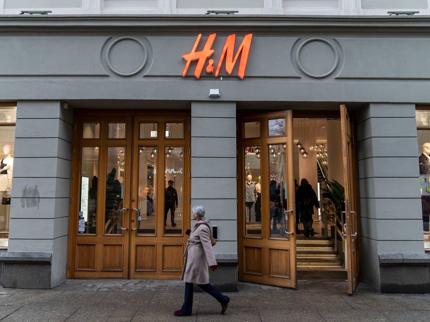 GRANSKING: Kleskjedene H&M og Zara anklages av en miljøorganisasjon for å bruke «uetisk» bomull i noen av klærne sine. | Foto: Ludvig Heiberg Larsen / NTB