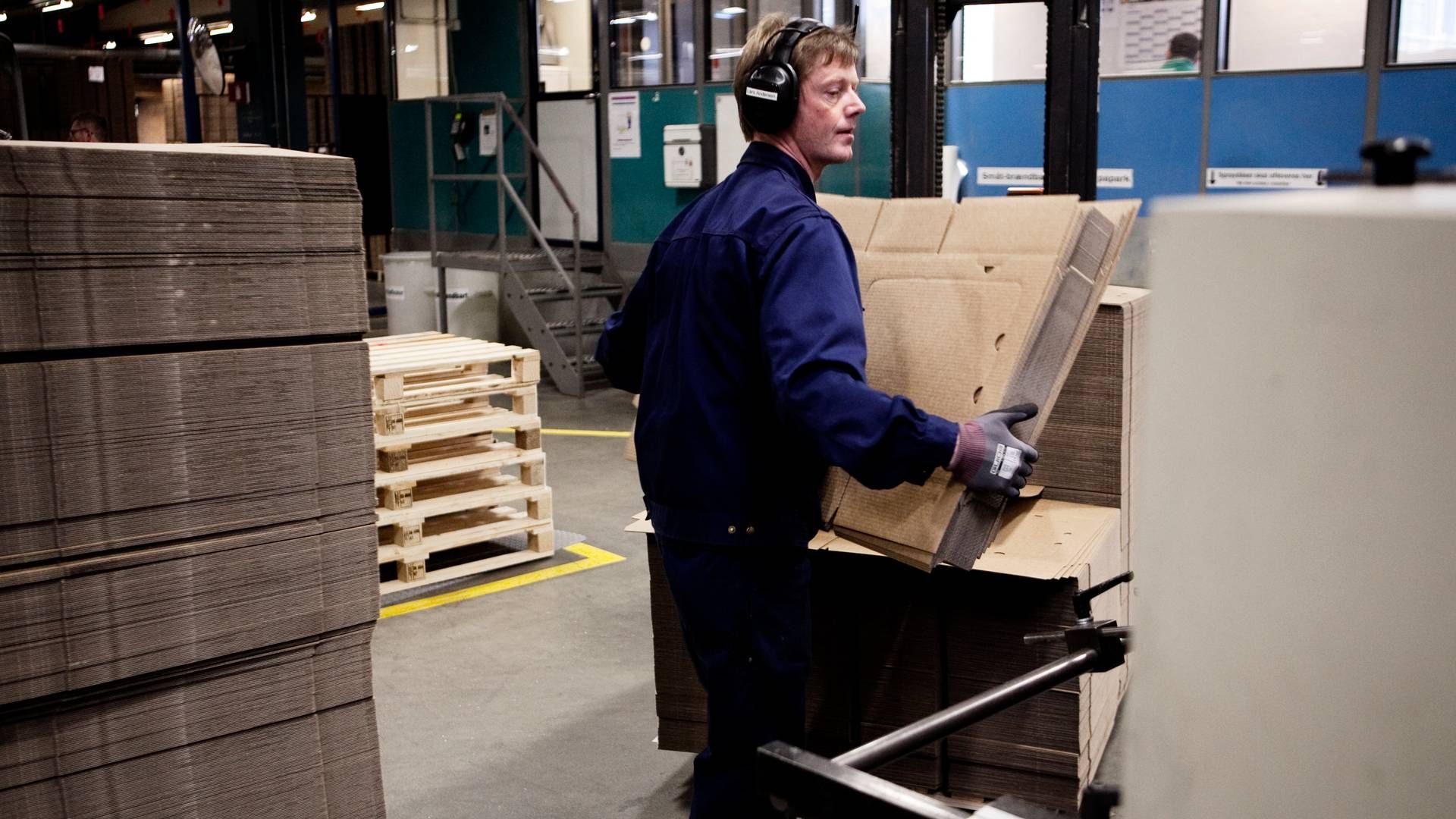 DS Smith har i dag omkring 700 ansatte på tværs af fem danske afdelinger, herunder en emballagefabrik i Grenaa (billedet) | Foto: Gregers Tycho