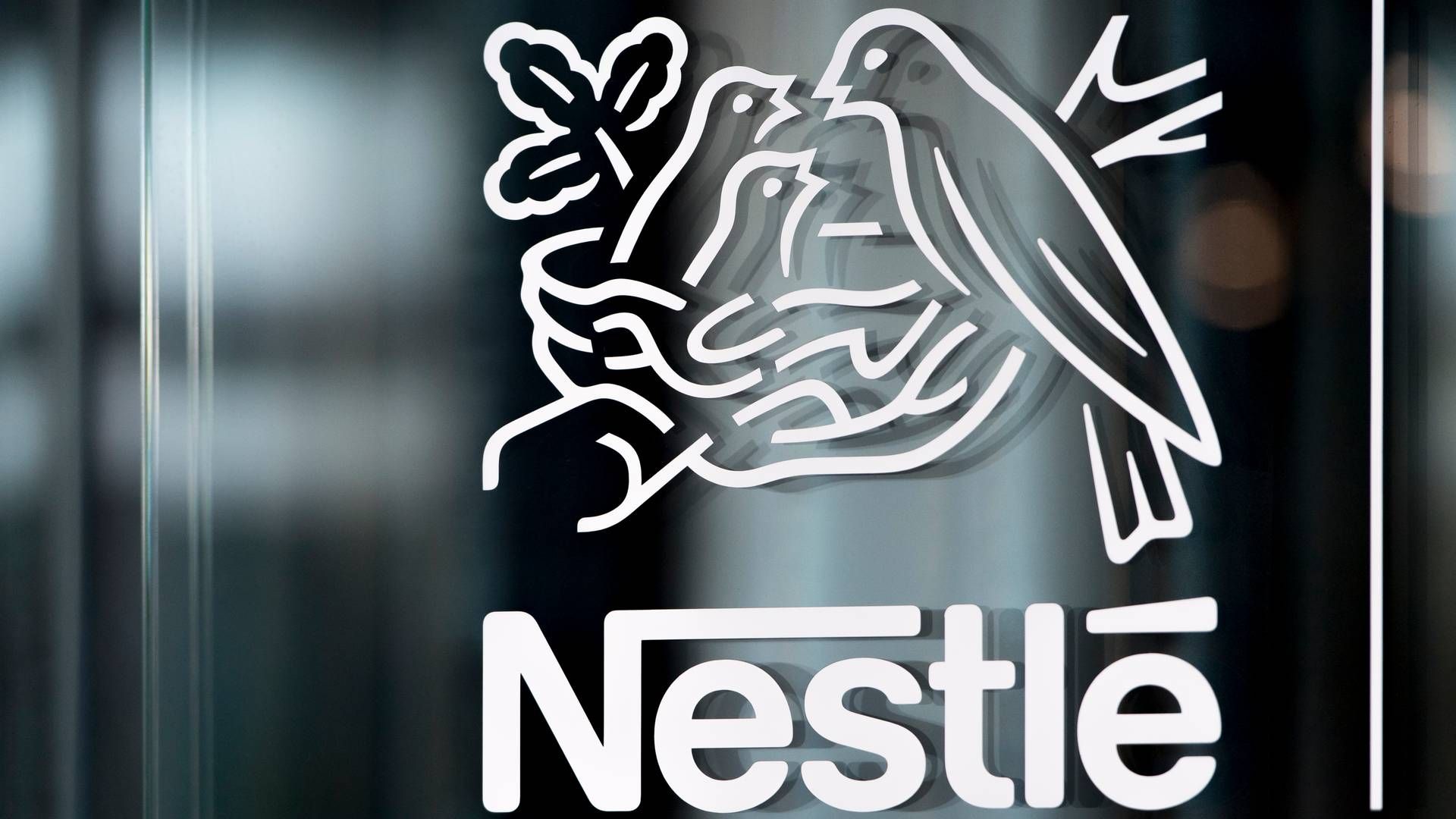 Den sveitsiske mat- og drikkegiganten Nestlé får kritikk av en menneskerettighetsorganisasjon for å tilsette sukker i babymat i flere ikke-vestlig land. | Foto: Laurent Gillieron