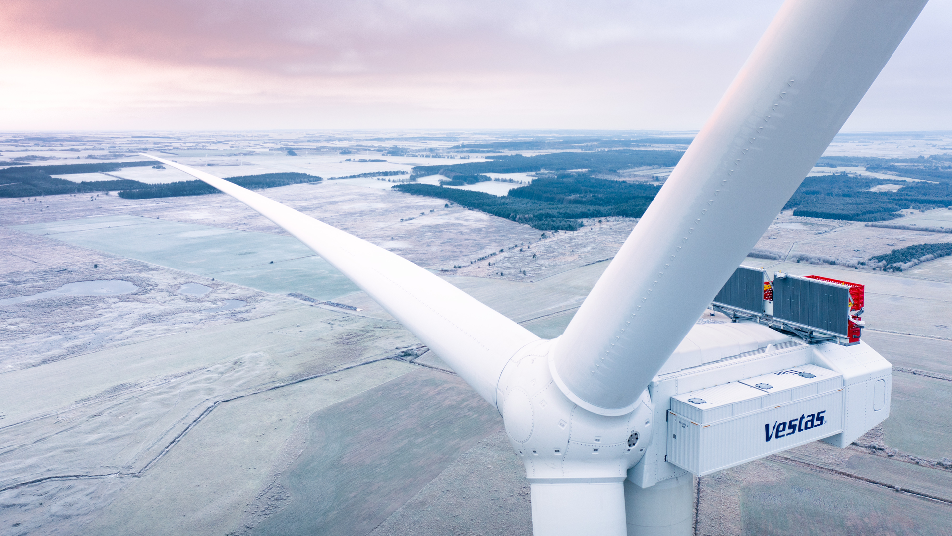 Møllevinger til Vestas' V236-15.0 MW-mølle bliver blandt andet testet på vingetestcenteret i Aalborg.