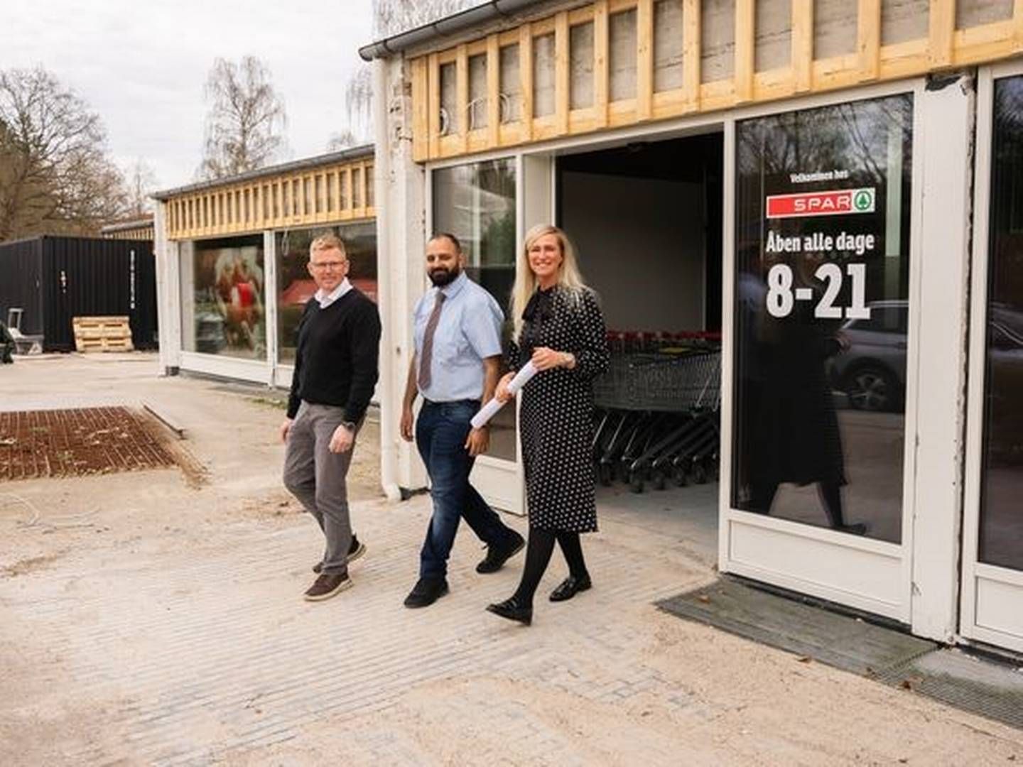 Spar åbner i slutningen af maj i Søllerød. Købmand Ali Feili er her flankeret af salgschef Jens Bredvig Larsen og HR-Business Partner Line Beknow. | Foto: Dagrofa/Pr