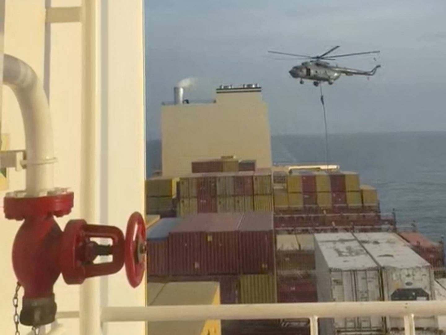 Houthis boarding the ship MSC Aries last weekend. | Foto: Video Obtained By Reuters/Reuters/Ritzau Scanpix