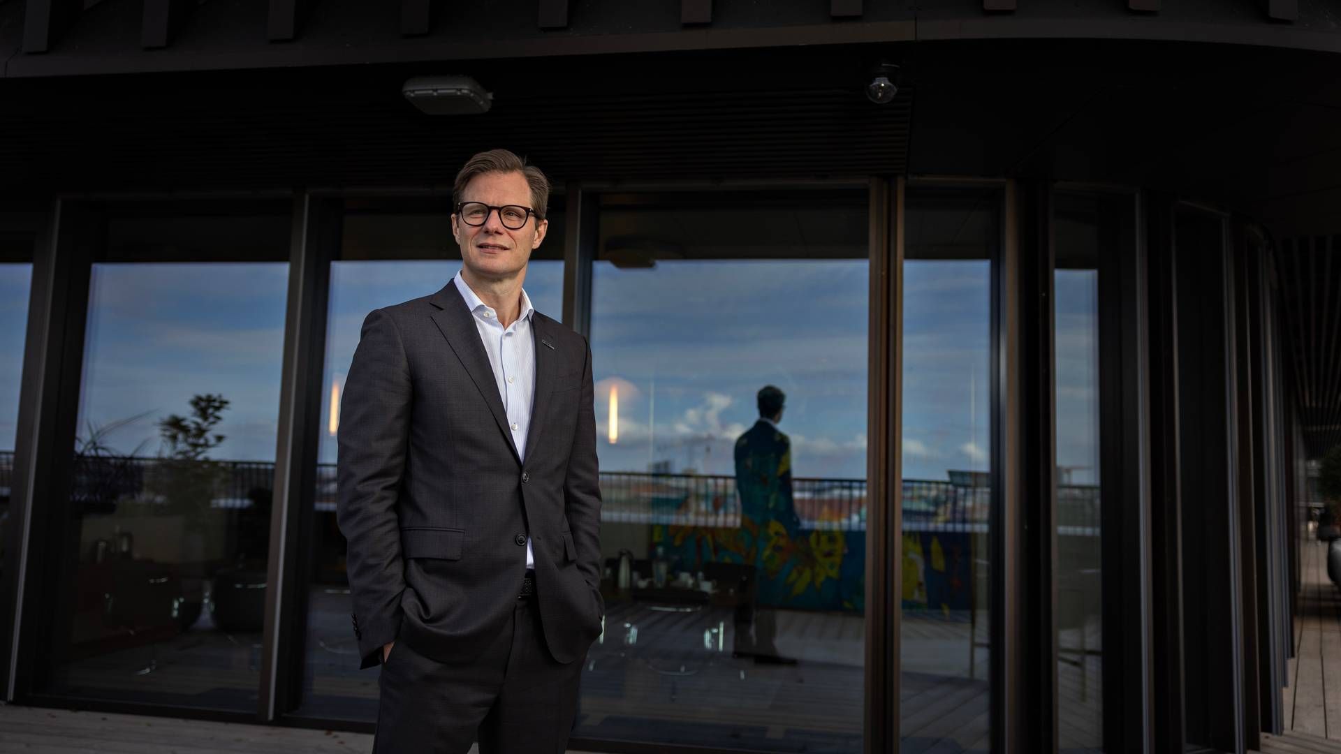 ”Vi skal huske på, at højere renter giver højere indtjening i bankerne, men det kommer også med kredittab på et tidspunkt," siger Carsten Egeriis, adm. direktør i Danske Bank. | Foto: Brian Karmark